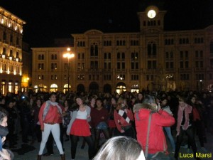One Billion Rising 2014: Le foto del Flash-mob a Trieste One Billion Rising 2014: Le foto del Flash-mob a Trieste